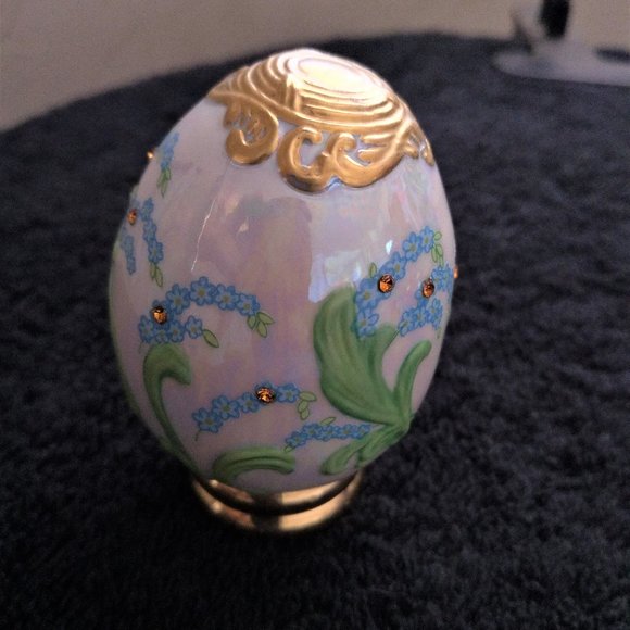 Vintage Faberge Style Floral Jeweled Egg On Stand/Ornate White and Gold Glass - Picture 4 of 8